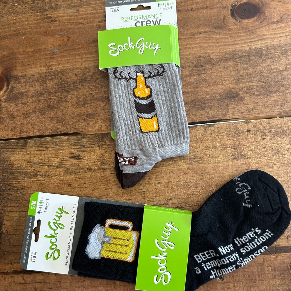 Men's Beer-Themed Crew Socks - Gray and Black
